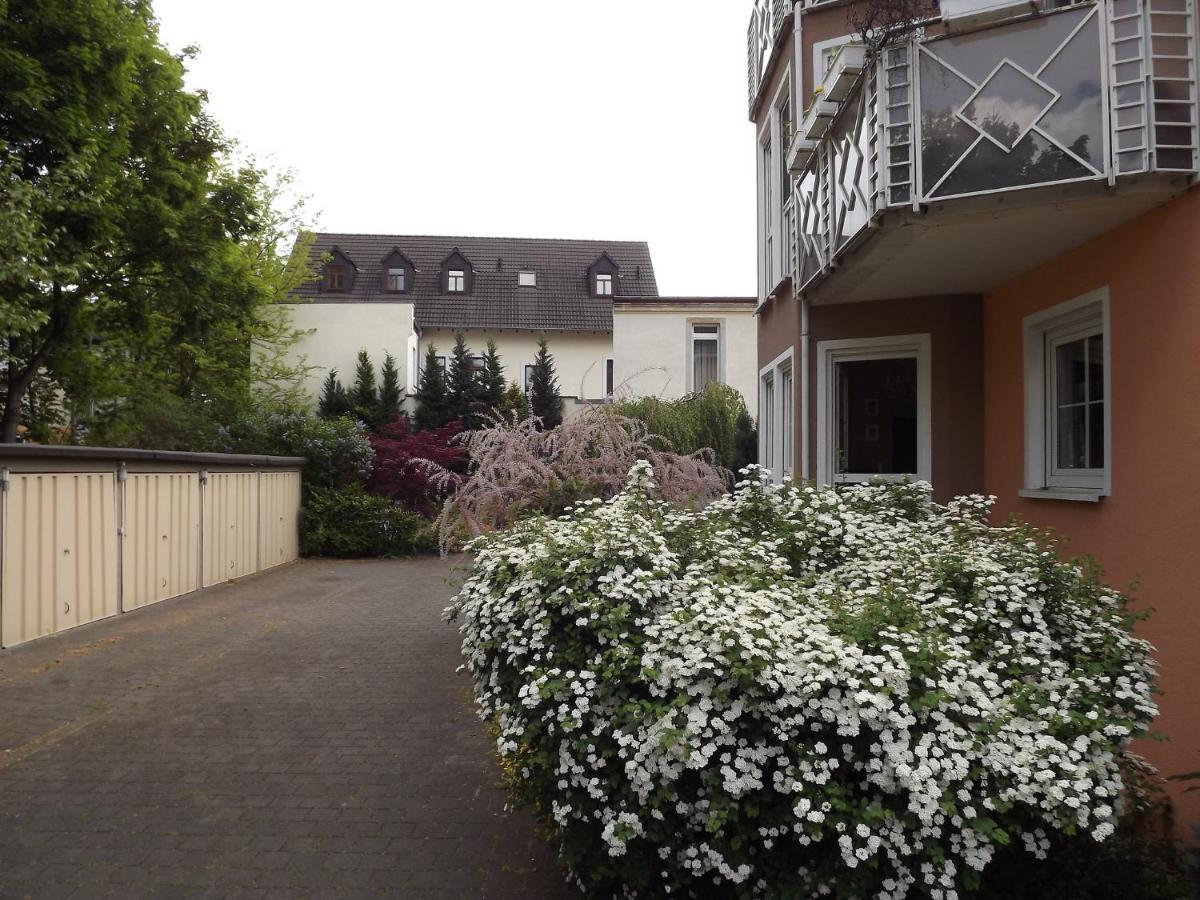 Apartments Und Zimmer Gaestehaus Matthias Dresde Exterior foto