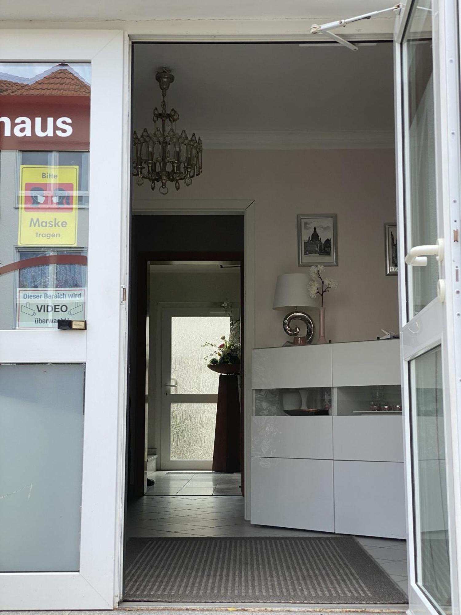 Apartments Und Zimmer Gaestehaus Matthias Dresde Exterior foto