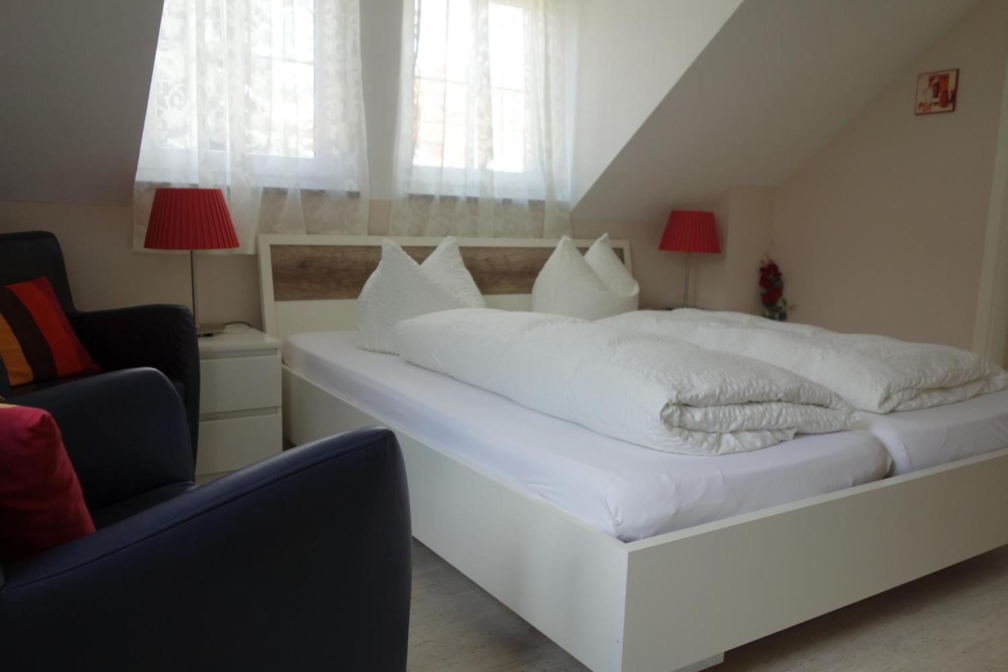 Apartments Und Zimmer Gaestehaus Matthias Dresde Habitación foto
