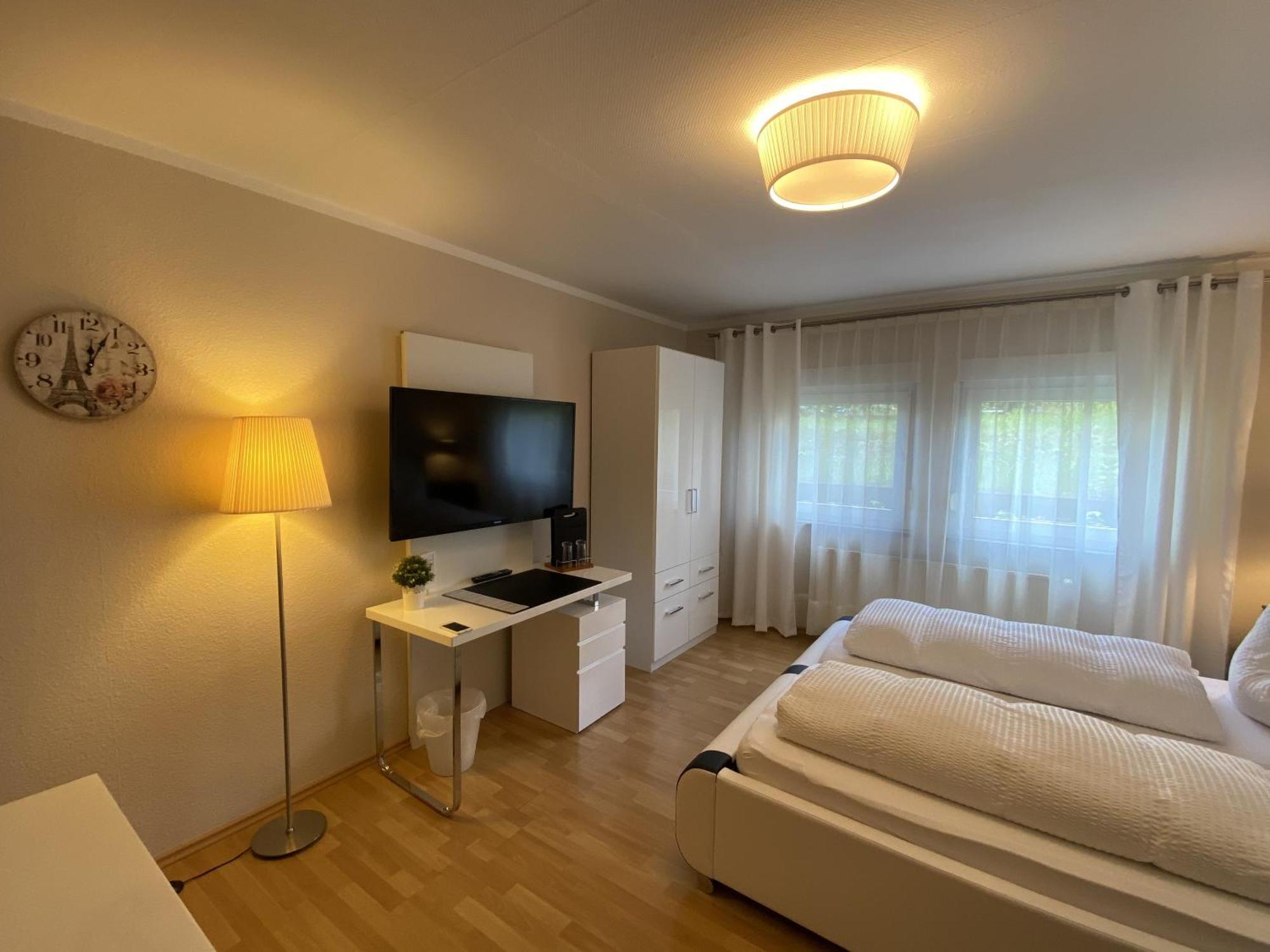 Apartments Und Zimmer Gaestehaus Matthias Dresde Habitación foto