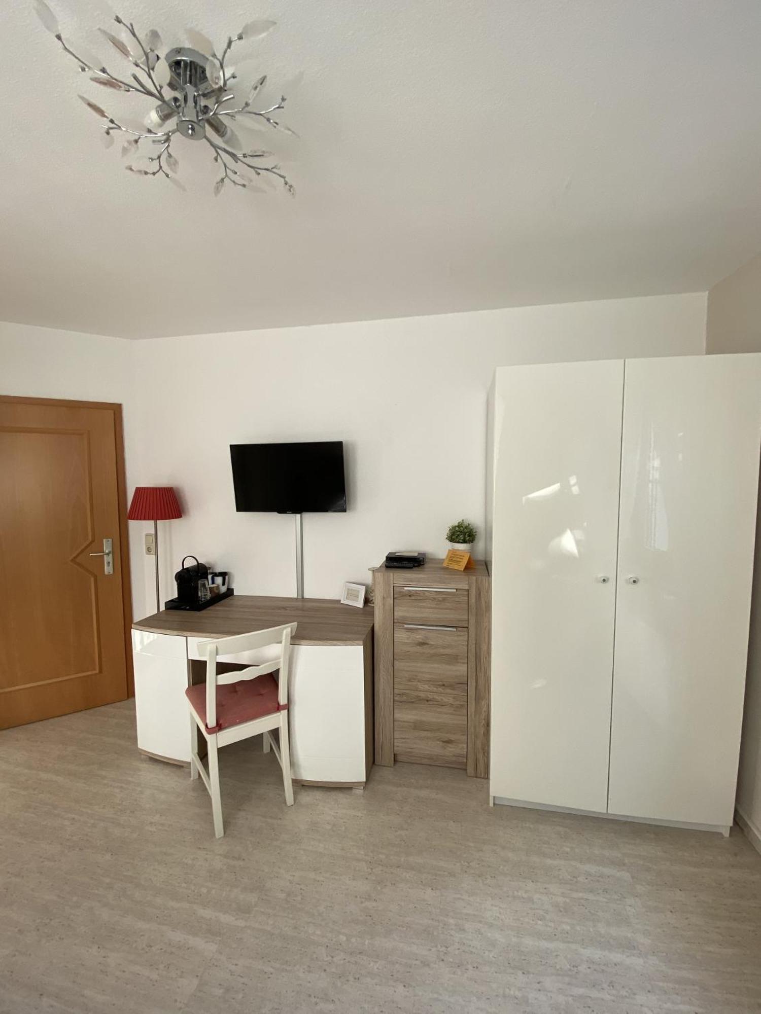 Apartments Und Zimmer Gaestehaus Matthias Dresde Habitación foto