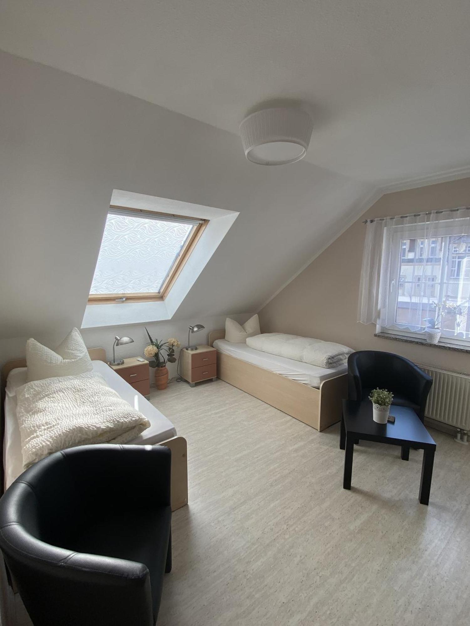 Apartments Und Zimmer Gaestehaus Matthias Dresde Habitación foto
