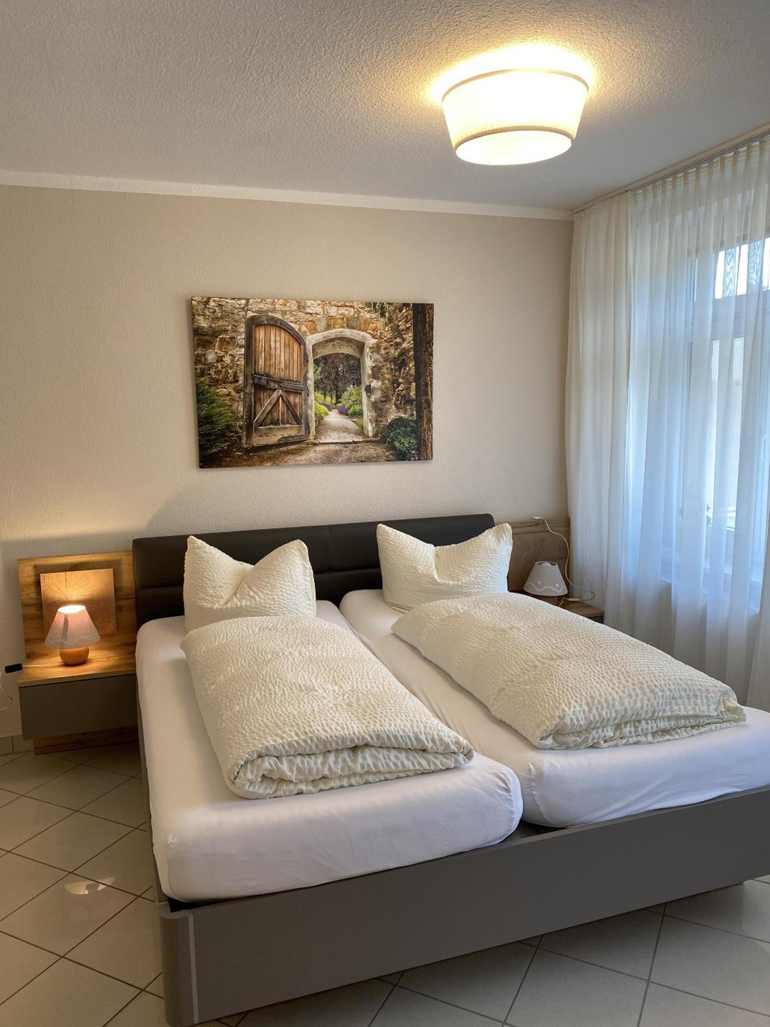 Apartments Und Zimmer Gaestehaus Matthias Dresde Habitación foto